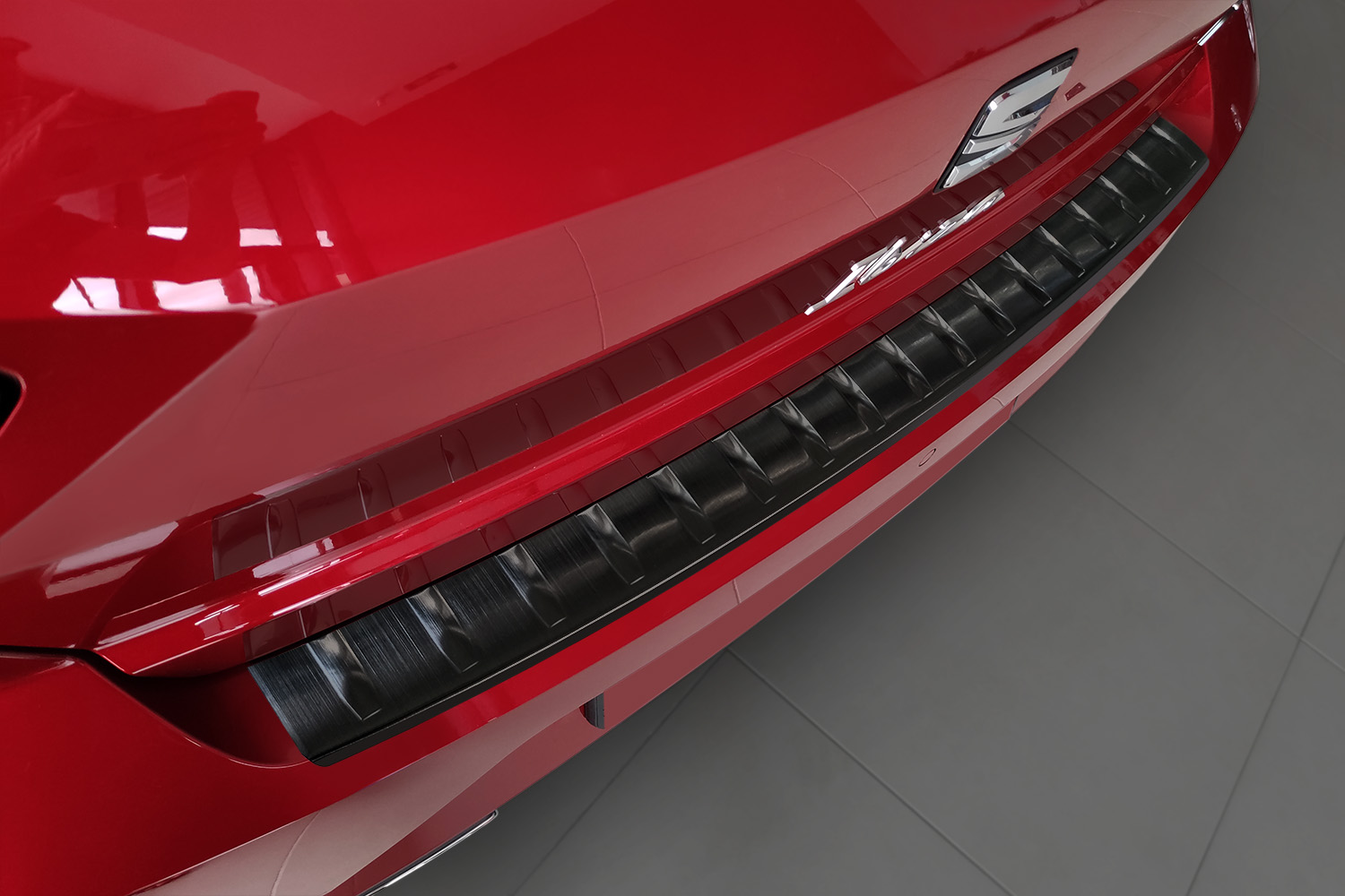 Protection de seuil de coffre Seat Ibiza (6F) 2021-présent 5 portes bicorps acier inox brossé anthracite