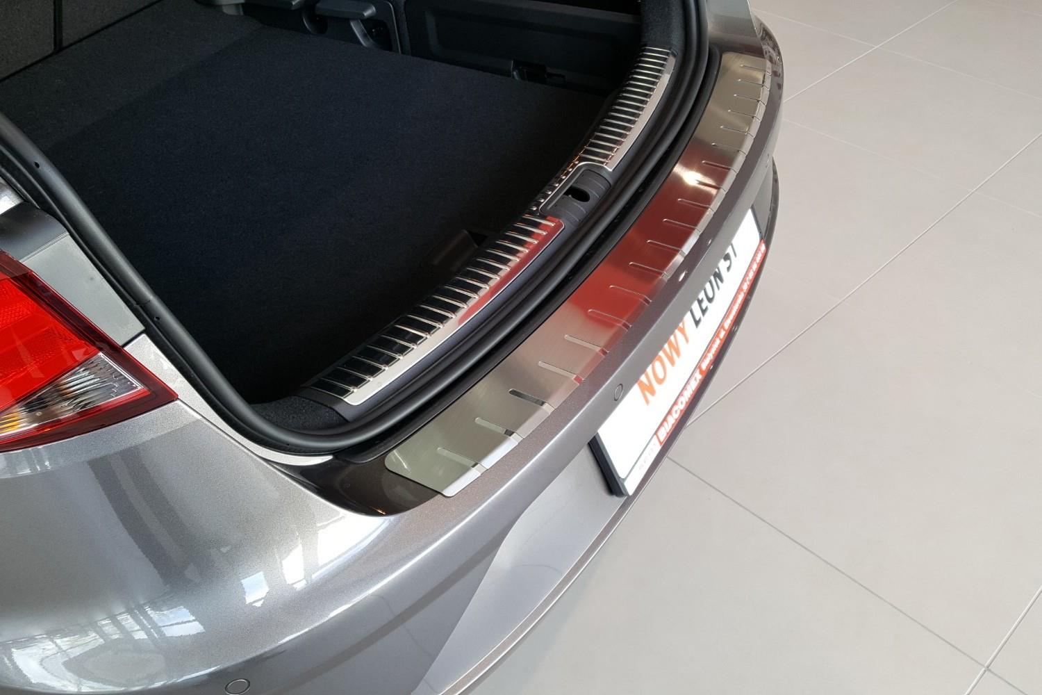 Rear bumper protector suitable for Seat Leon ST (5F) 2014-2020 wagon stainless steel brushed