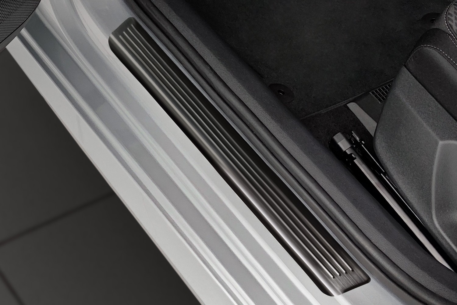 Seuils de portes convient à Skoda Octavia IV (NX) 2020-présent 5 portes bicorps acier inox brossé anthracite 4 pièces
