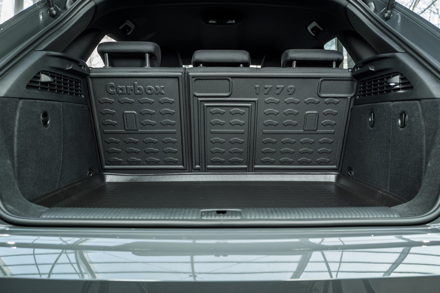 Rear seat backrest protector suitable for Skoda Rapid (NH3) 2012-2019 5-door hatchback Carbox Form2Flex PE rubber