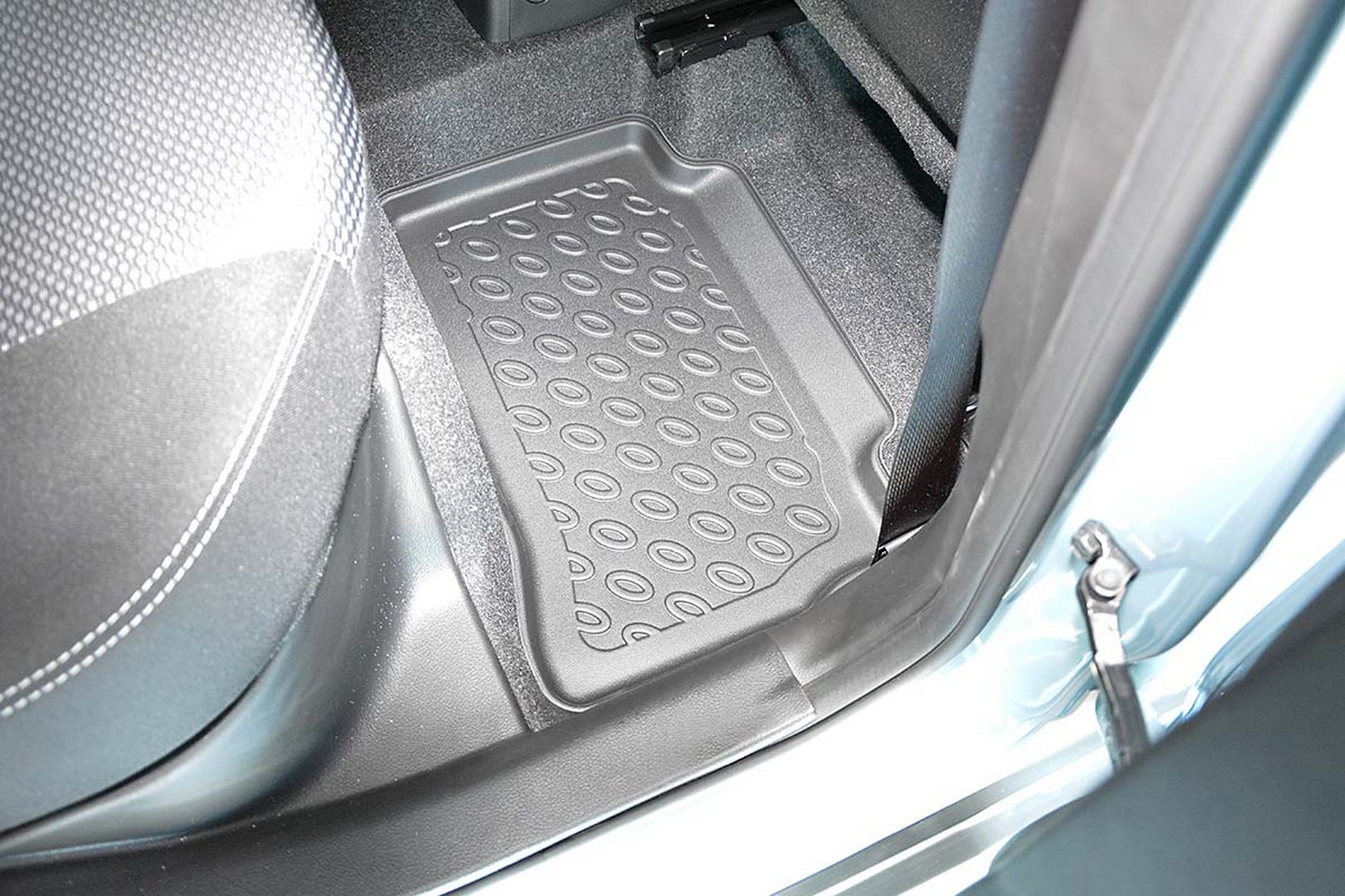 Car mats suitable for Suzuki Vitara (LY) 2015-present Cool Liner PE/TPE rubber (SUZ1VIFM-C) (2) Car mats suitable for Suzuki Vitara (LY) 2015-present Cool Liner PE/TPE rubber (SUZ1VIFM-C) (2)
