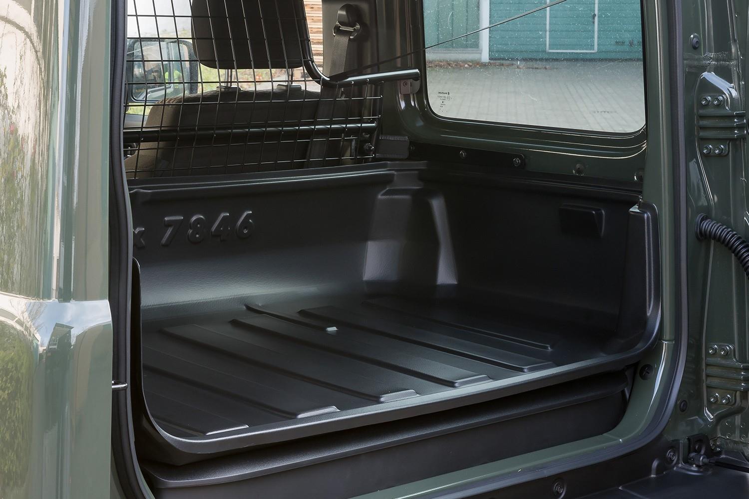 Kofferbakschaal geschikt voor Suzuki Jimny IV 2018-heden Carbox Classic hoogwandig