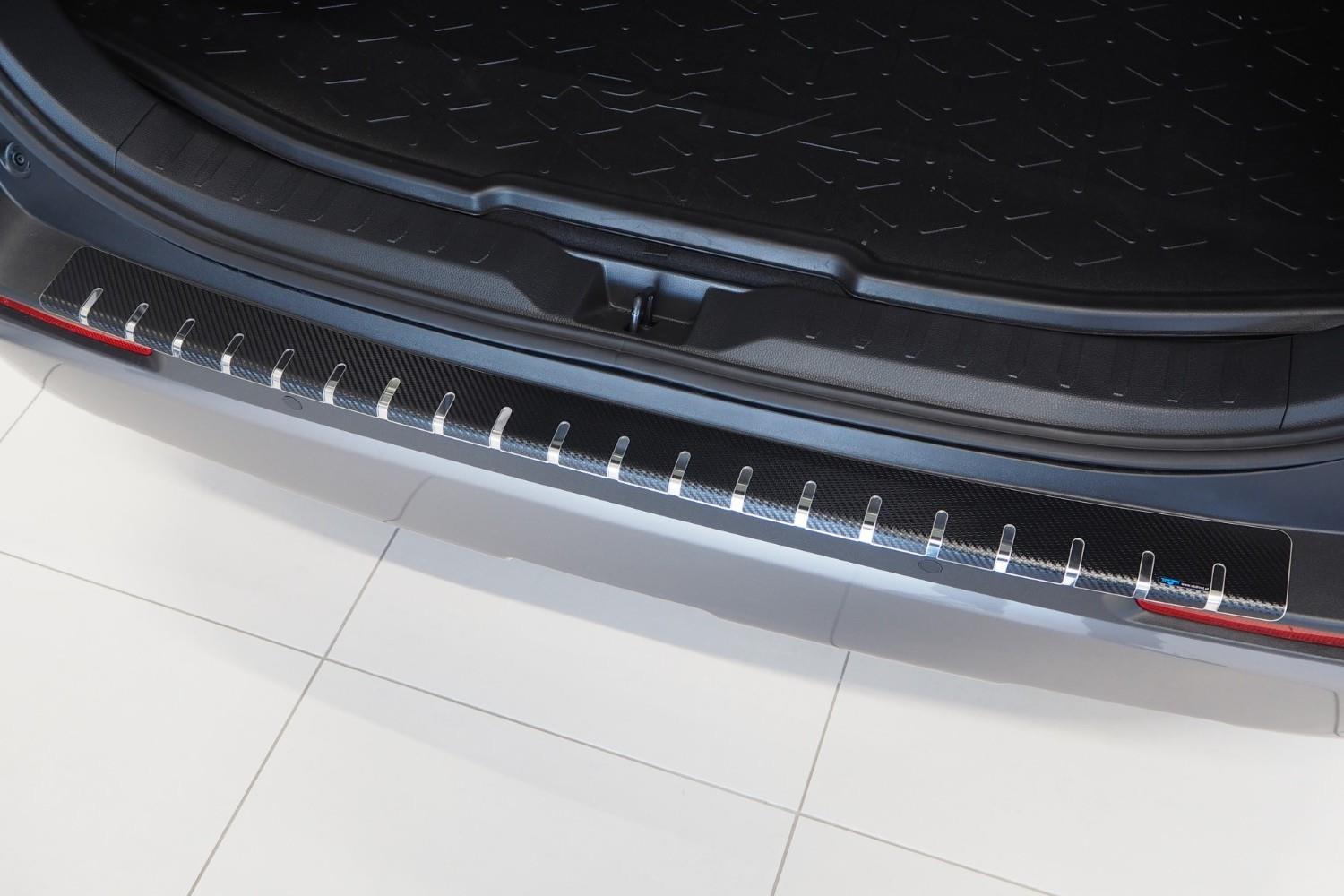 Protection de seuil de coffre Toyota RAV4 V (XA50) 2018-présent acier inox - feuille de carbone