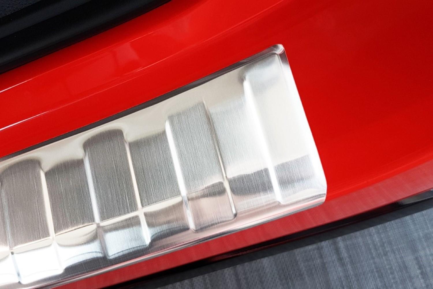 Protection de seuil de coffre Toyota Yaris (XP21) 2020-présent 5 portes bicorps acier inox brossé