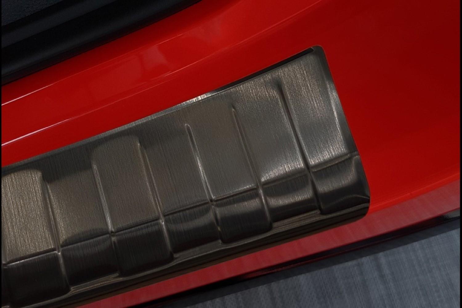 Protection de seuil de coffre Toyota Yaris (XP21) 2020-présent 5 portes bicorps acier inox brossé anthracite