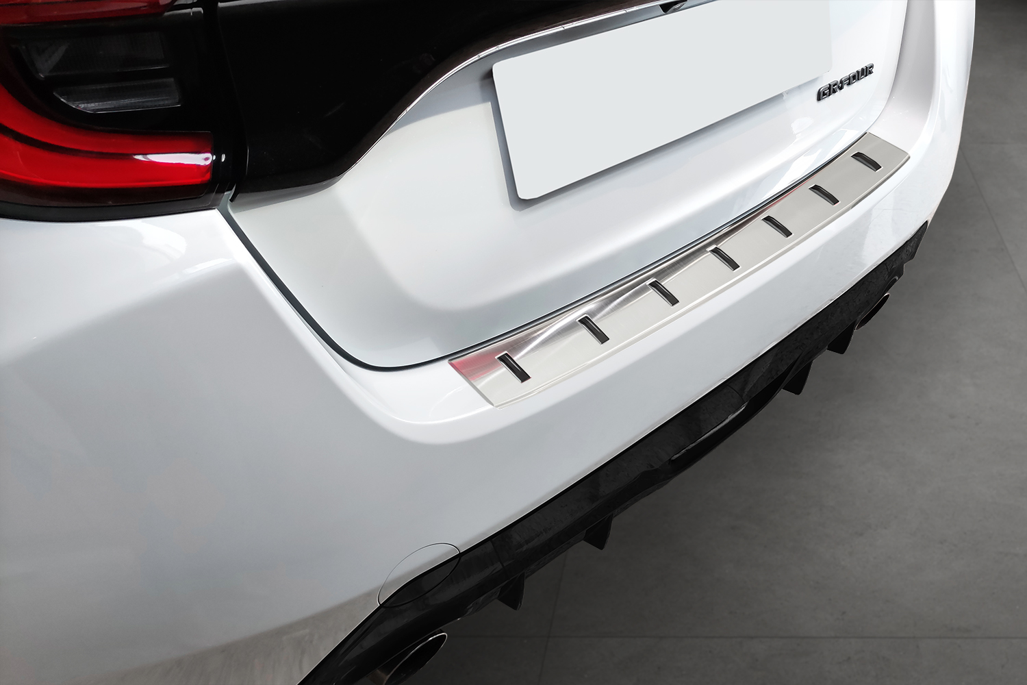 Protection de seuil de coffre Toyota Yaris (XP21) 2020-présent 5 portes bicorps acier inox brossé - Strong