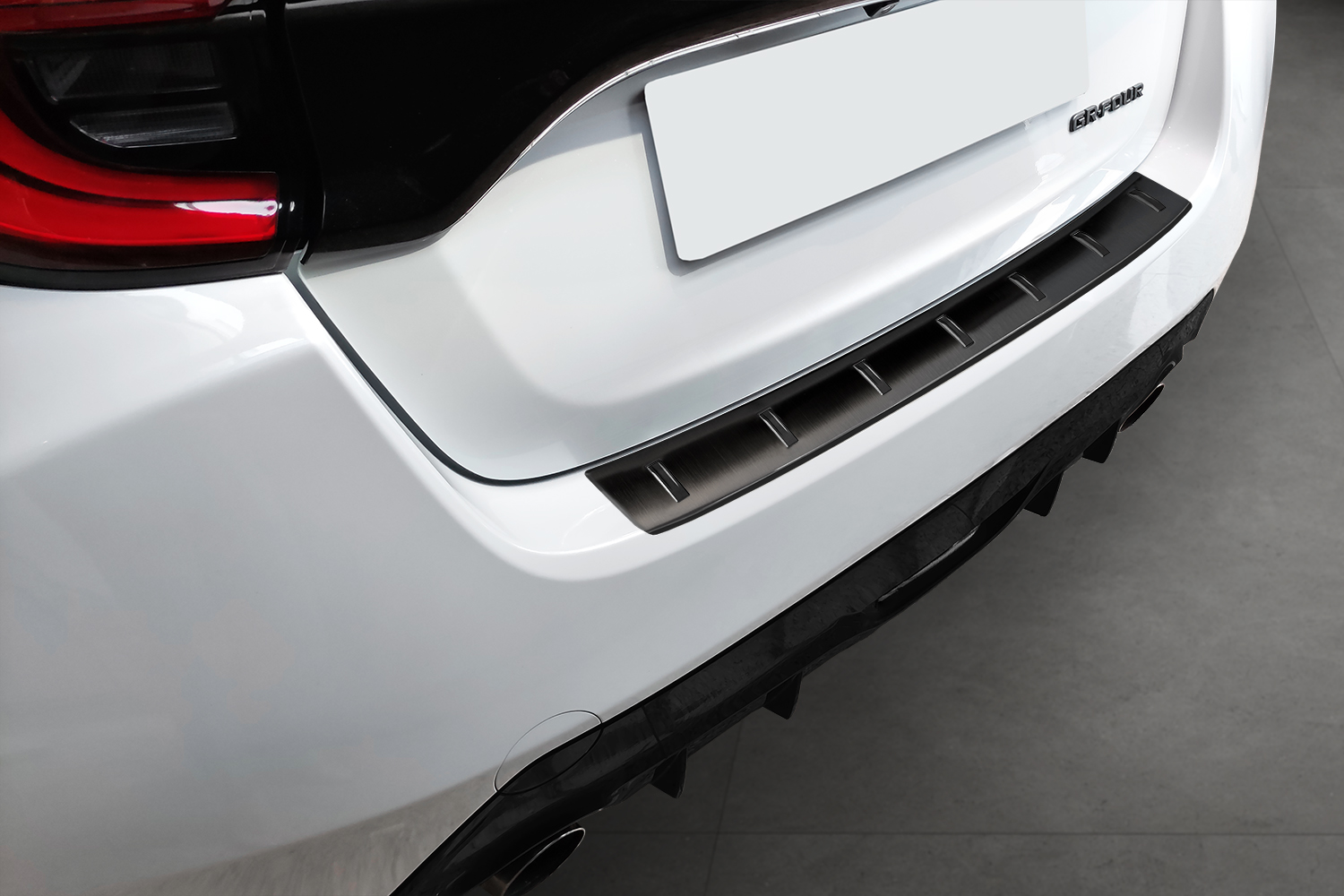 Ladekantenschutz Toyota Yaris (XP21) 2020-heute 5-Türer Schrägheck Edelstahl gebürstet Anthrazit – Strong