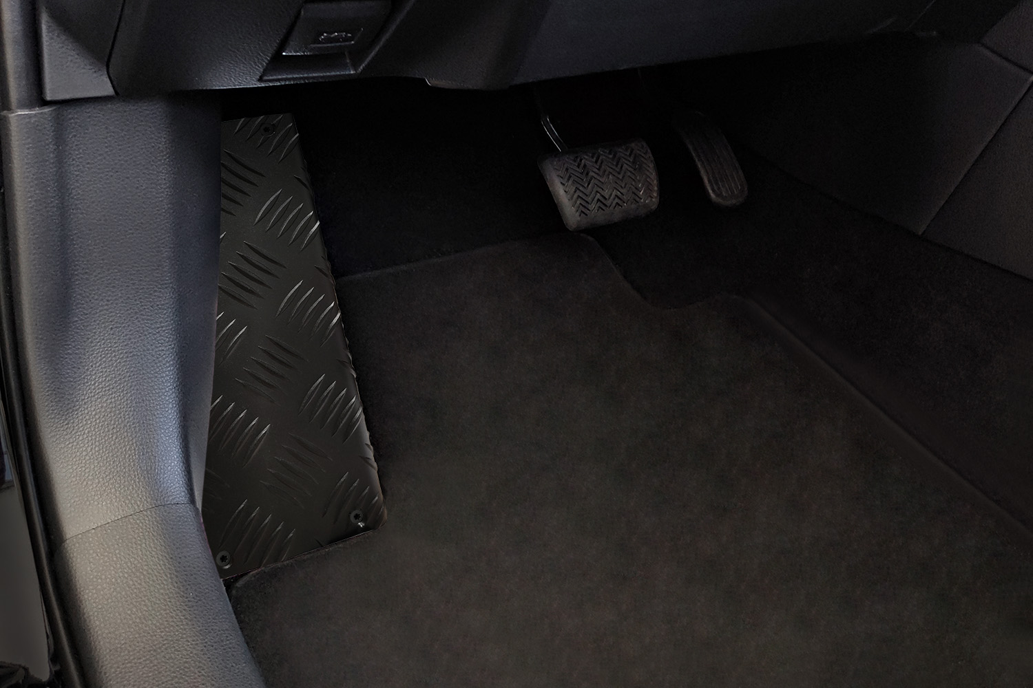 Garniture repose-pied Toyota Corolla Cross (XG10) 2022-présent aluminium tôle larmée noir mat