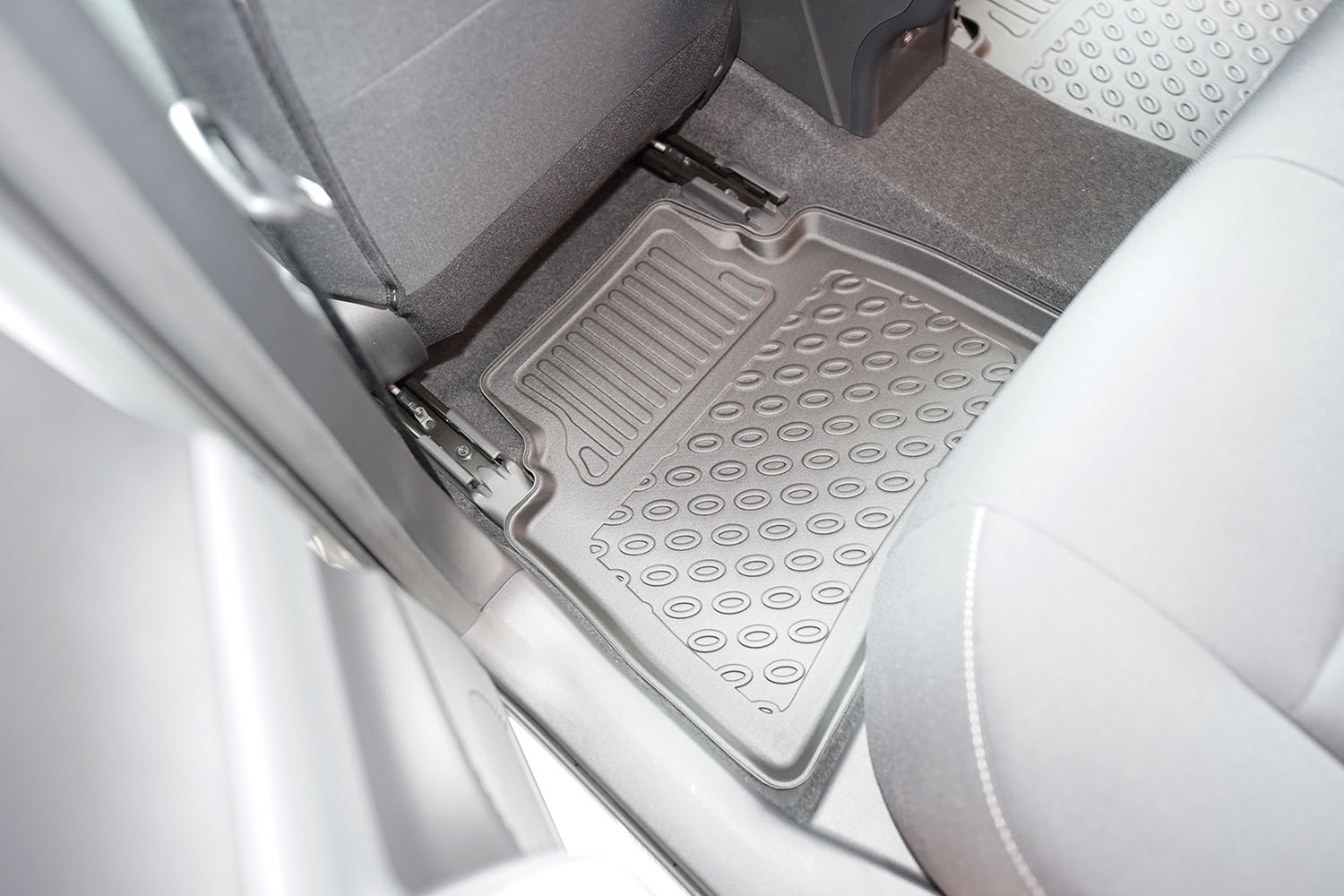 Car mats suitable for Toyota Prius V (XW60) 2023-present 4-door saloon Cool Liner PE/TPE rubber (TOY1PRFM-C) (4) Car mats suitable for Toyota Prius V (XW60) 2023-present 4-door saloon Cool Liner PE/TPE rubber (TOY1PRFM-C) (4)