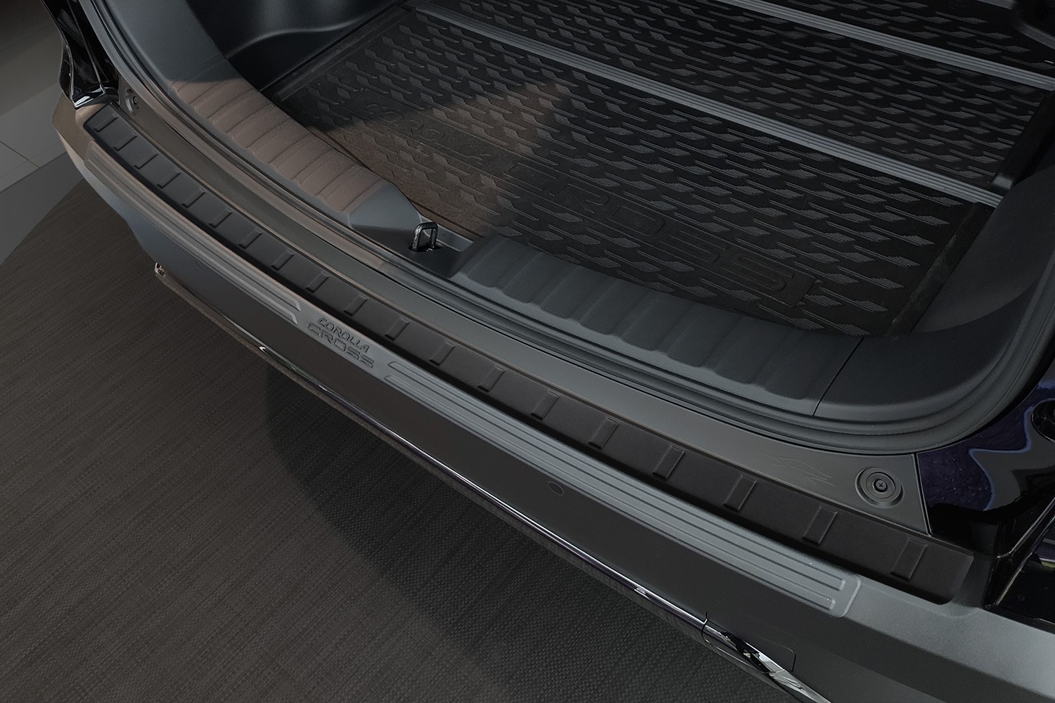 Protection de seuil de coffre convient à Toyota Corolla Cross (XG10) 2022-présent acier inox noir mat