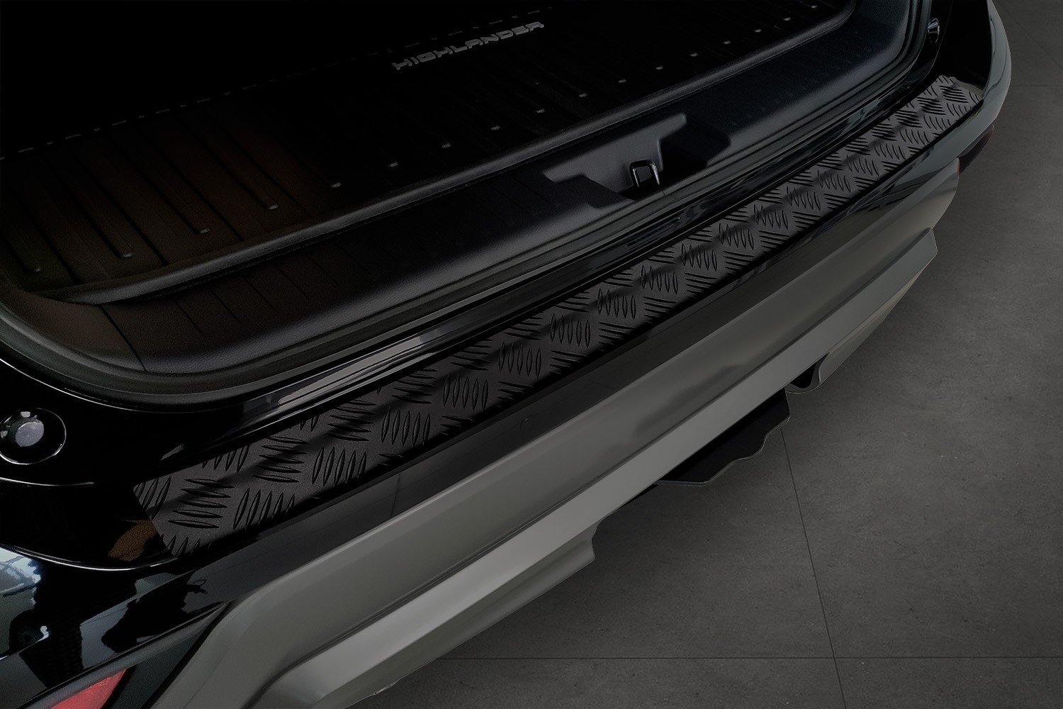 Protection de seuil de coffre convient à Toyota Highlander IV (XU70) 2021-présent aluminium tôle larmée noir mat