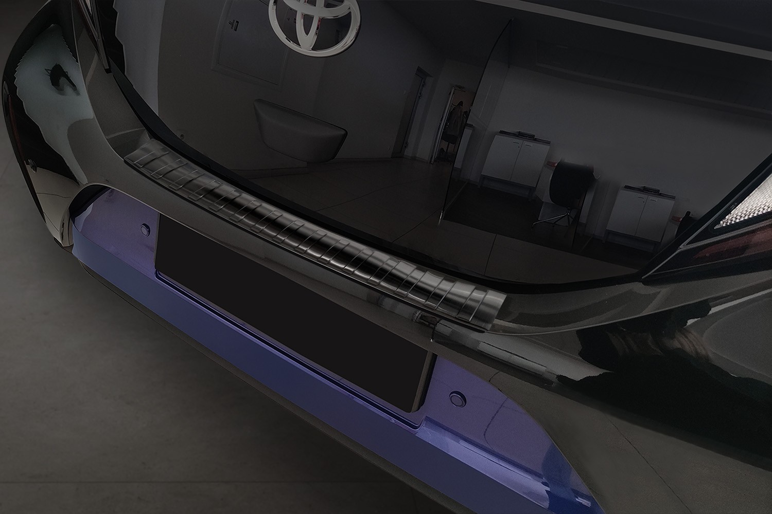 Scheibenwischer Abdeckung Toyota Aygo X Hatchback 1.0 12V VVT-i (1KR-FE)  2022 (121185A0, 121194A0, 557080H150, 557080H170) gebraucht