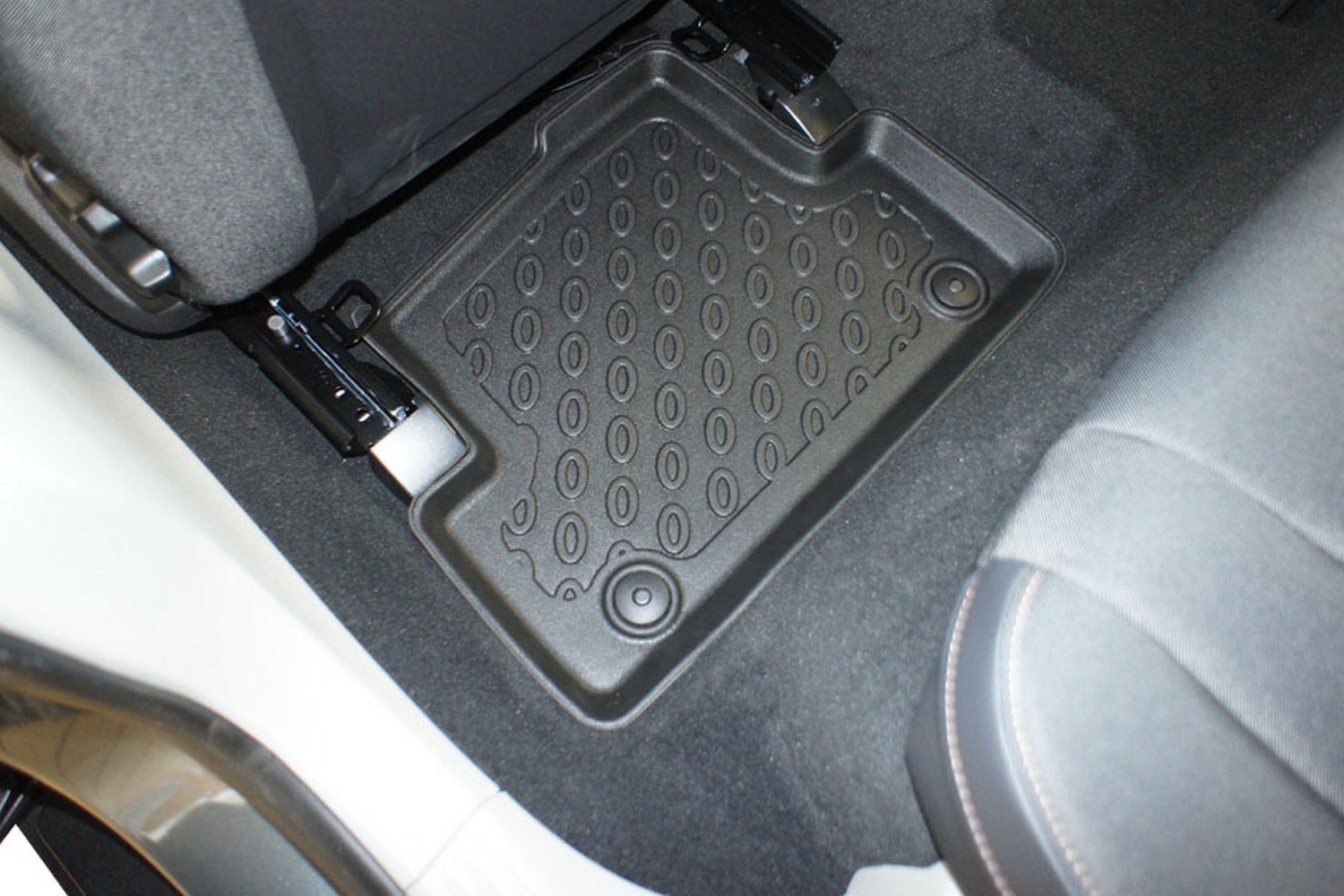 Car mats suitable for Volvo V40 (P1) 2012-2019 5-door hatchback Cool Liner PE/TPE rubber (VOL1V4FM-C) (4) Car mats suitable for Volvo V40 (P1) 2012-2019 5-door hatchback Cool Liner PE/TPE rubber (VOL1V4FM-C) (4)