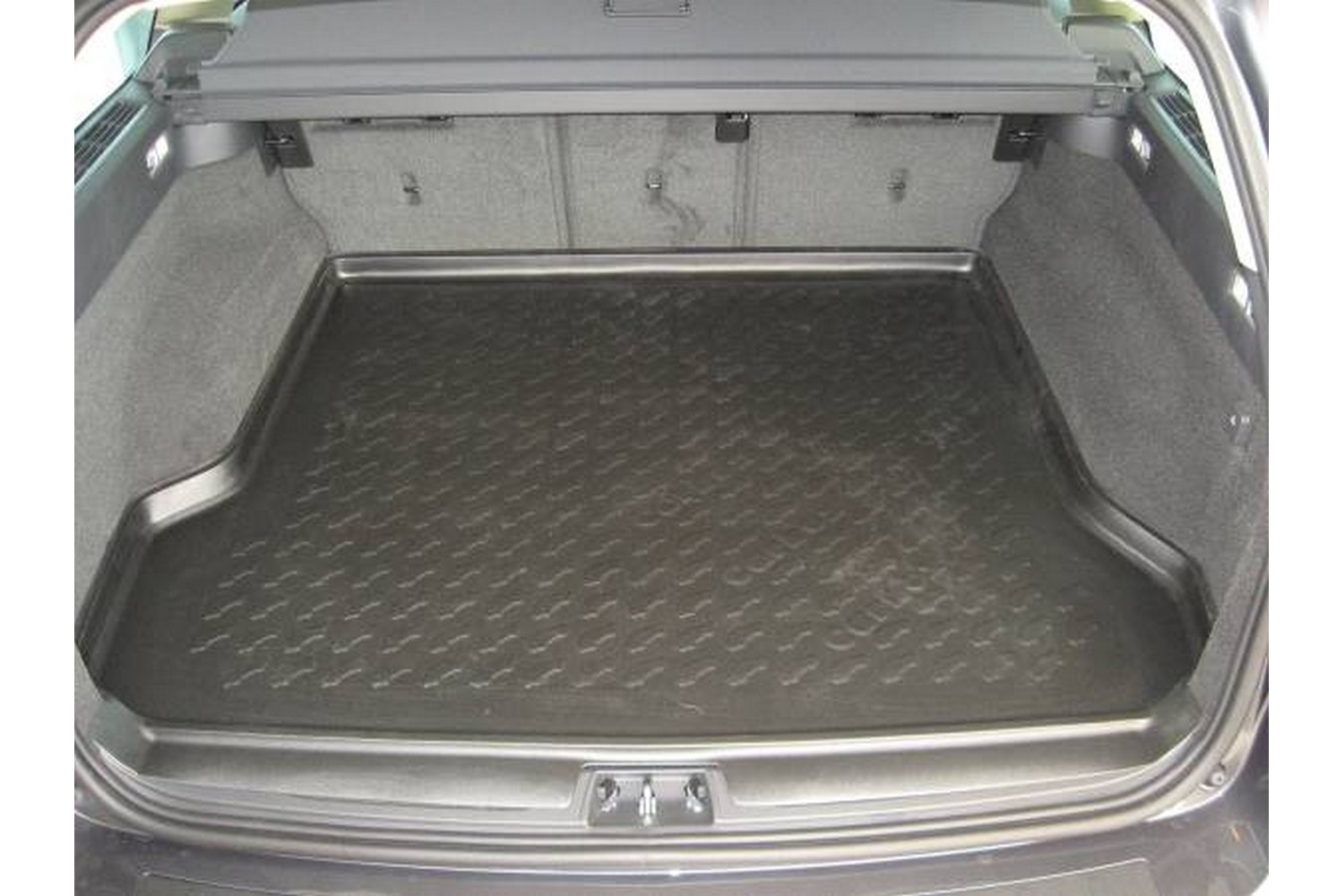 Boot mat suitable for Volvo V70 - XC70 (P24) 2007-2016 wagon Carbox Form PE rubber - black