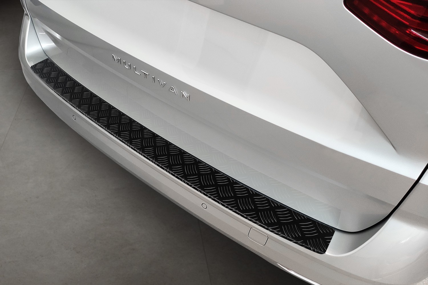Rear bumper protector suitable for Volkswagen Multivan T7 (ST) 2022-present aluminium diamond plate matt black
