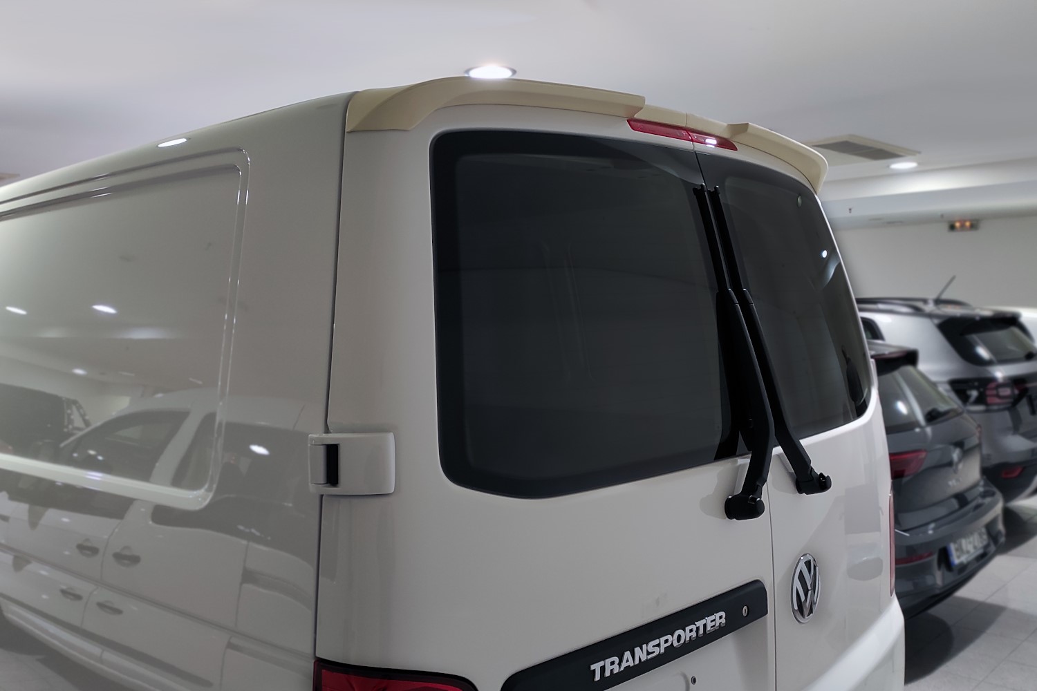 VW T6.1 Transporter (ab 2019) Sitzbezug [Fahrersitz] mit Armlehne [Bla –  DriveDressy