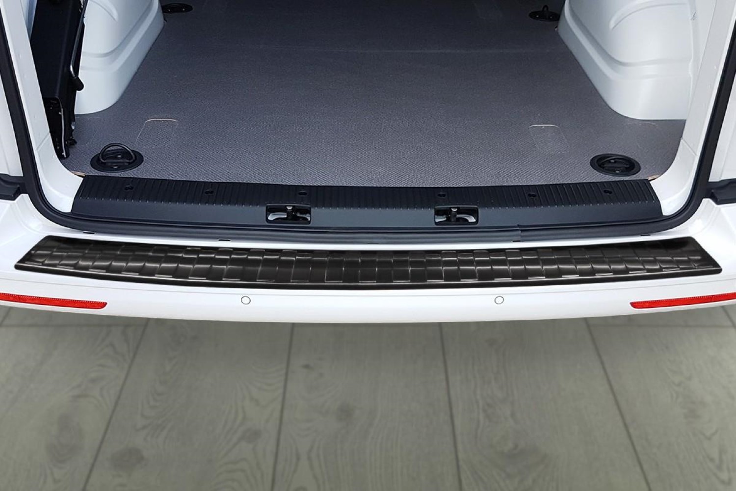 Protection seuil de coffre Volkswagen Transporter T6 - T6.1 - noir