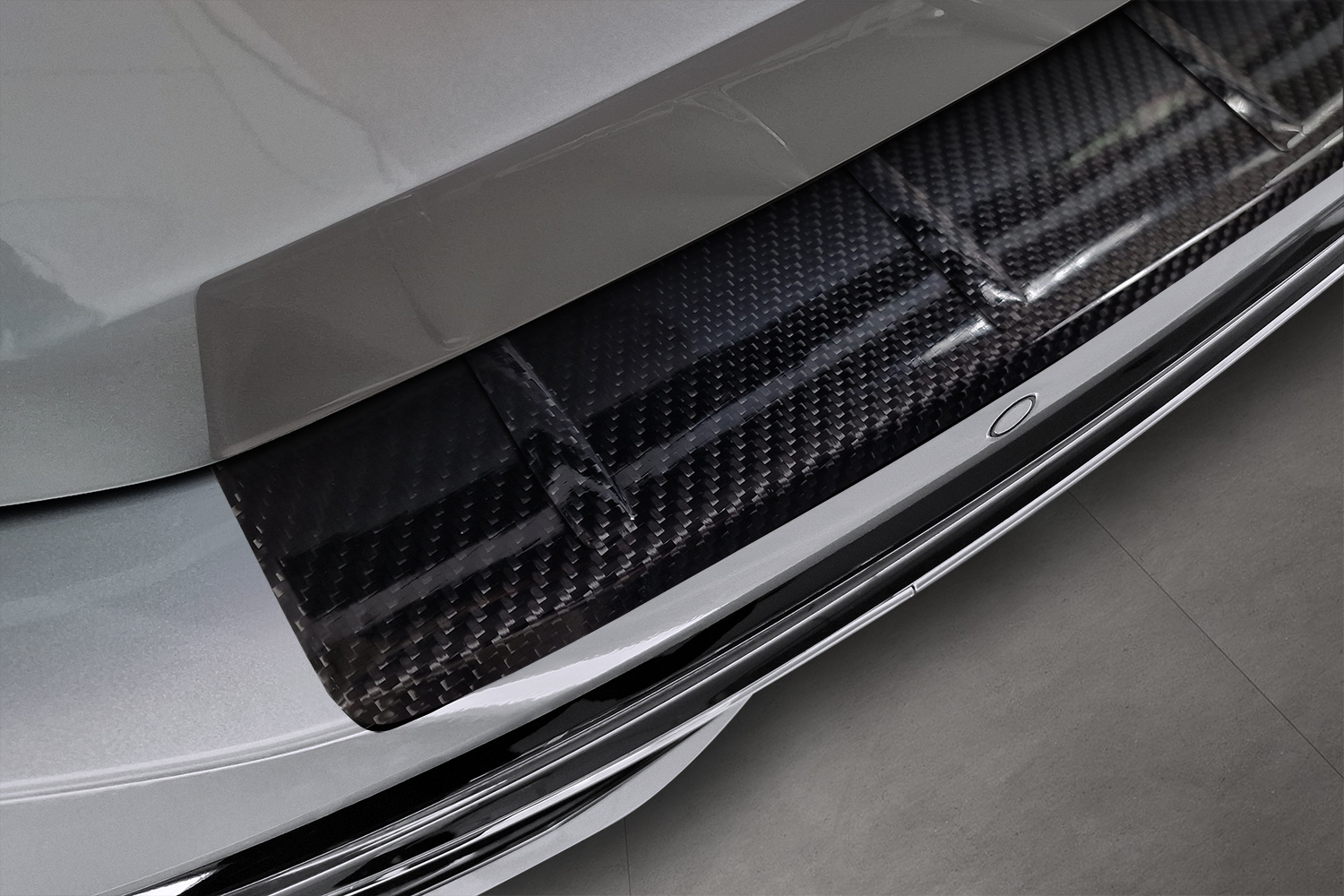 Rear bumper protector suitable for Volkswagen Passat Variant (B9) 2023-present carbon