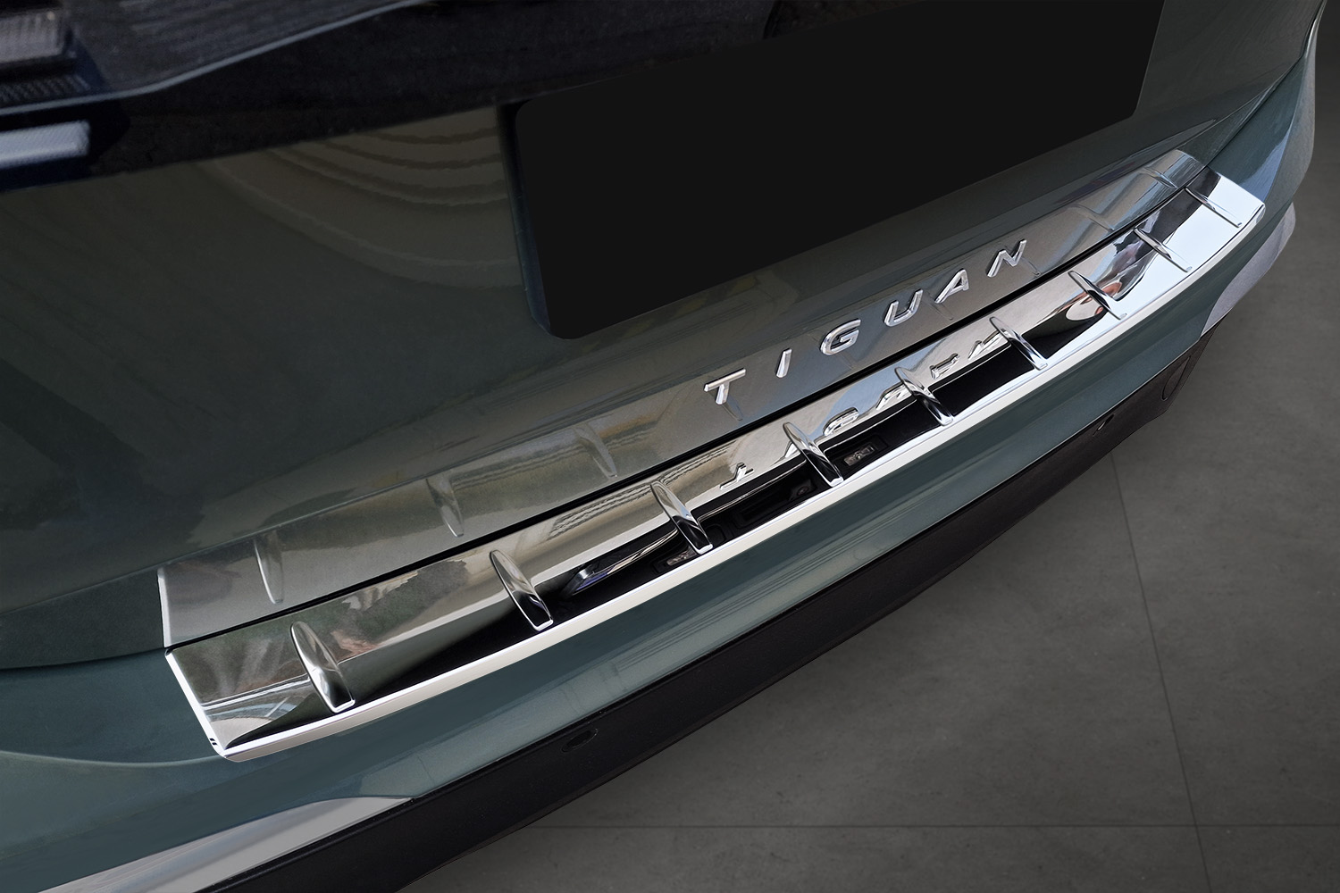 Protection de seuil de coffre convient à Volkswagen Tiguan III 2024-présent acier inox brillant