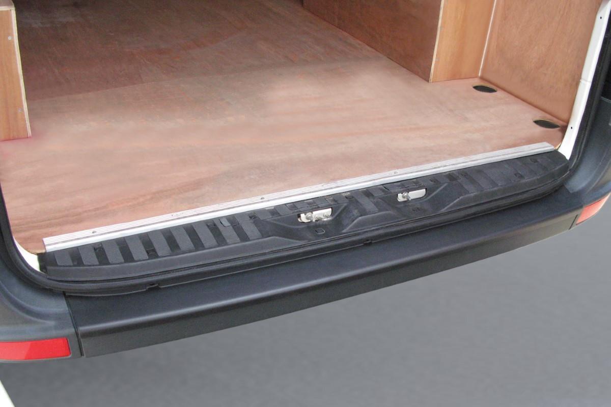 Protection de seuil de coffre convient à Volkswagen Crafter I 2006-2017 ABS - noir mat