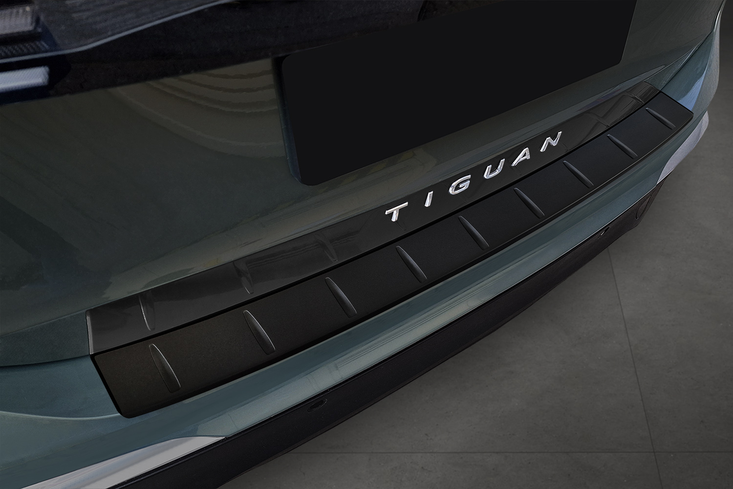 Protection de seuil de coffre convient à Volkswagen Tiguan III 2024-présent acier inox noir mat