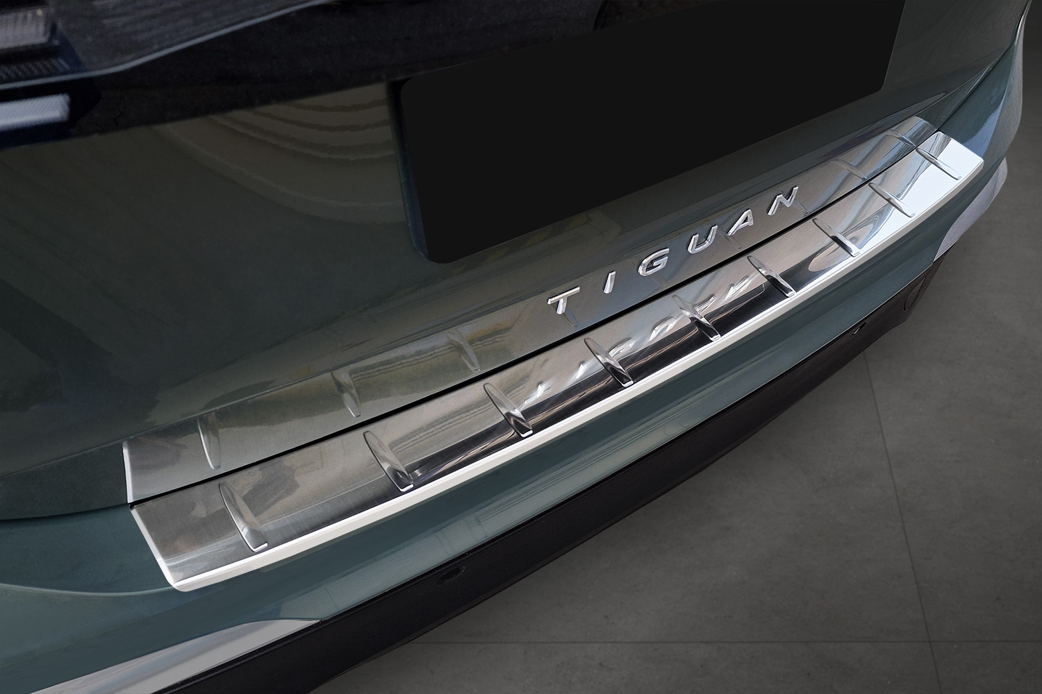 Rear bumper protector suitable for Volkswagen Tiguan III 2024-present stainless steel brushed