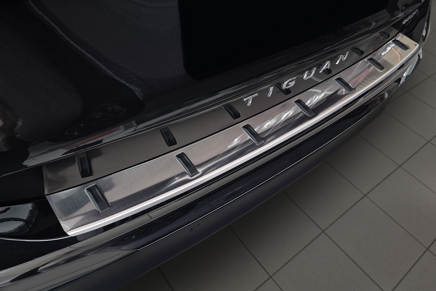 Protection de seuil de coffre convient à Volkswagen Tiguan III 2024-présent acier inox brossé - Strong