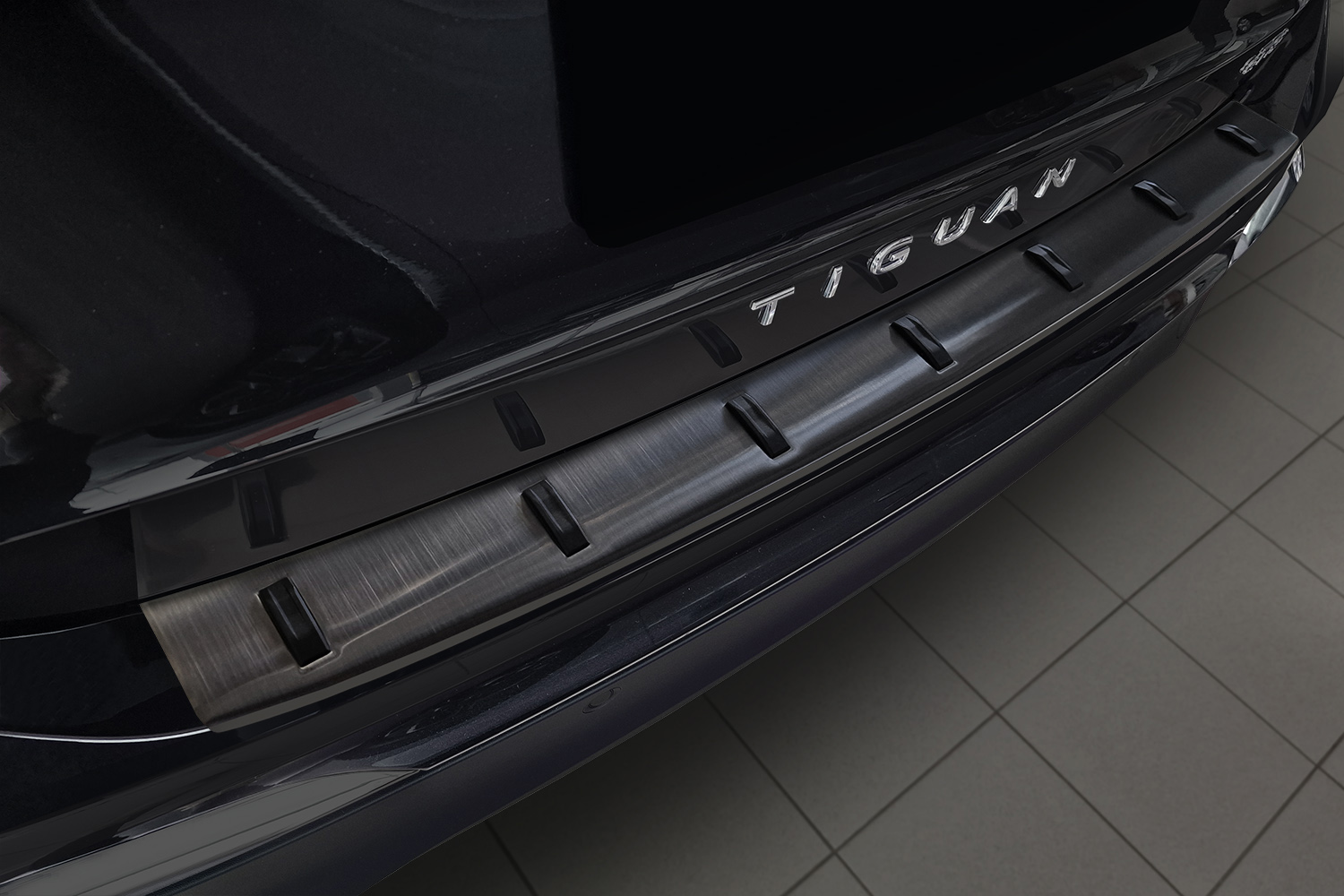Ladekantenschutz passend für Volkswagen Tiguan III 2024-heute Edelstahl gebürstet Anthrazit – Strong