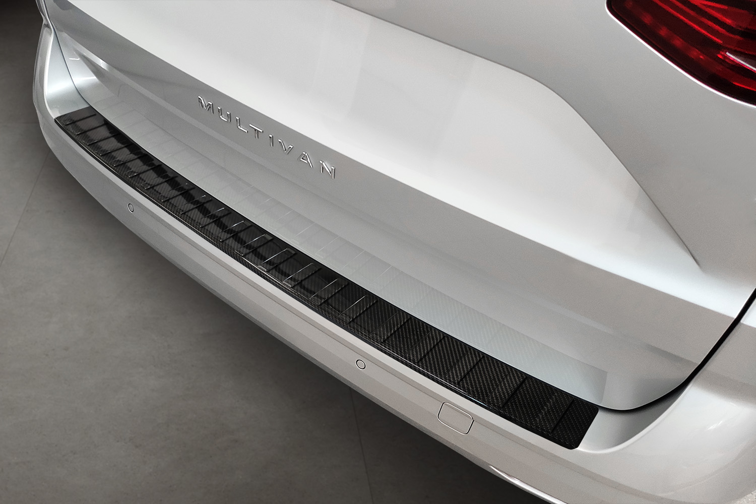 Rear bumper protector suitable for Volkswagen Multivan T7 (ST) 2022-present carbon