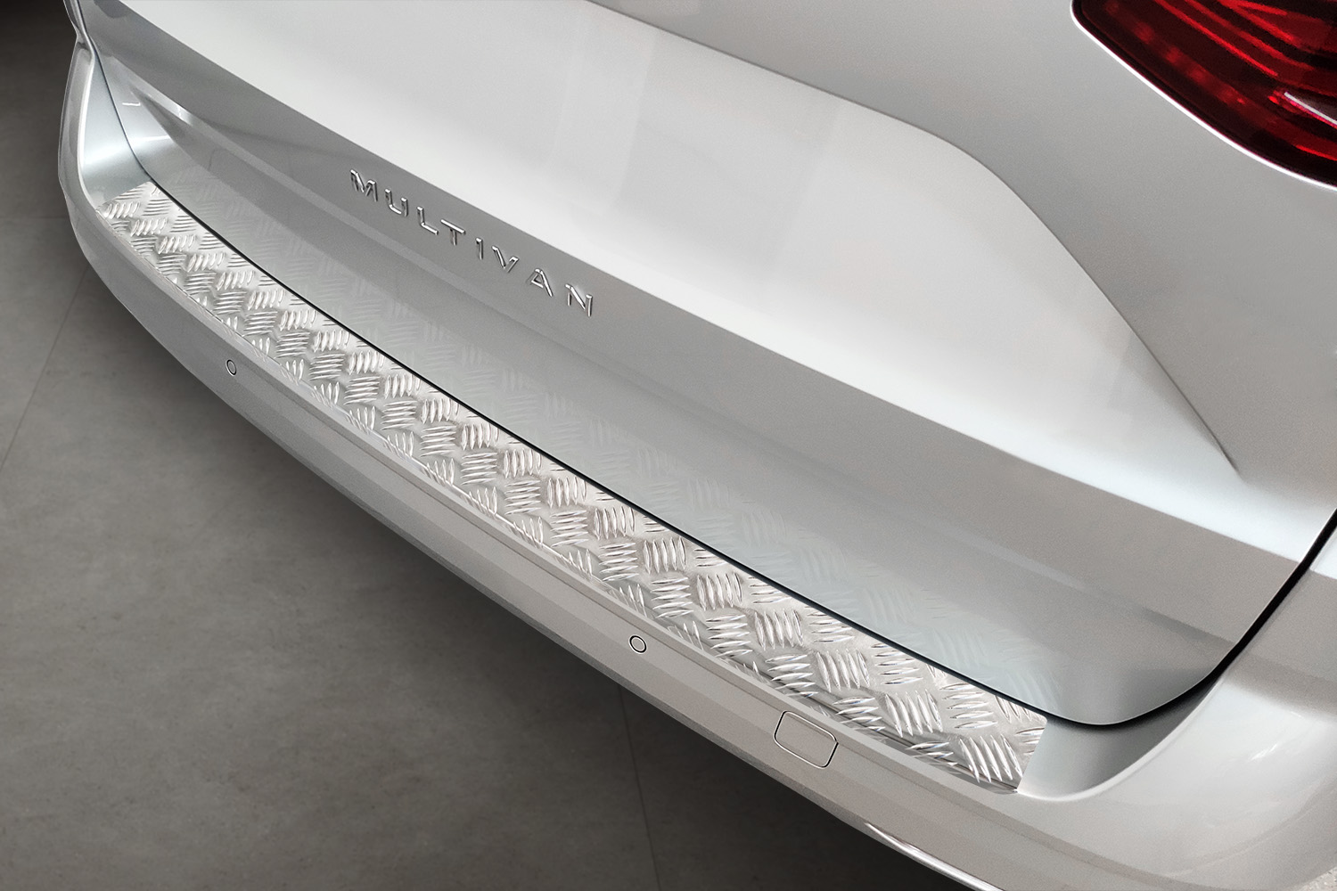 Rear bumper protector suitable for Volkswagen Multivan T7 (ST) 2022-present aluminium diamond plate